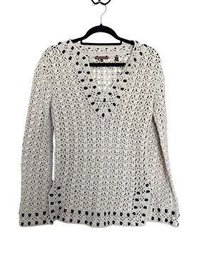 525 America Cream Crochet V-Neck Pullover with Black Trim